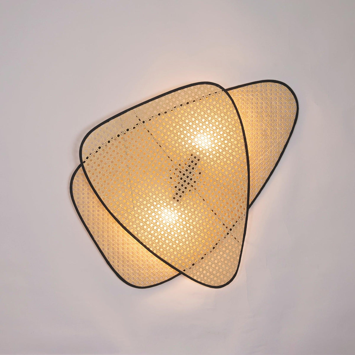 Caneira wandlamp met natuurlijke bamboe-ontwerp in cannage-stijl