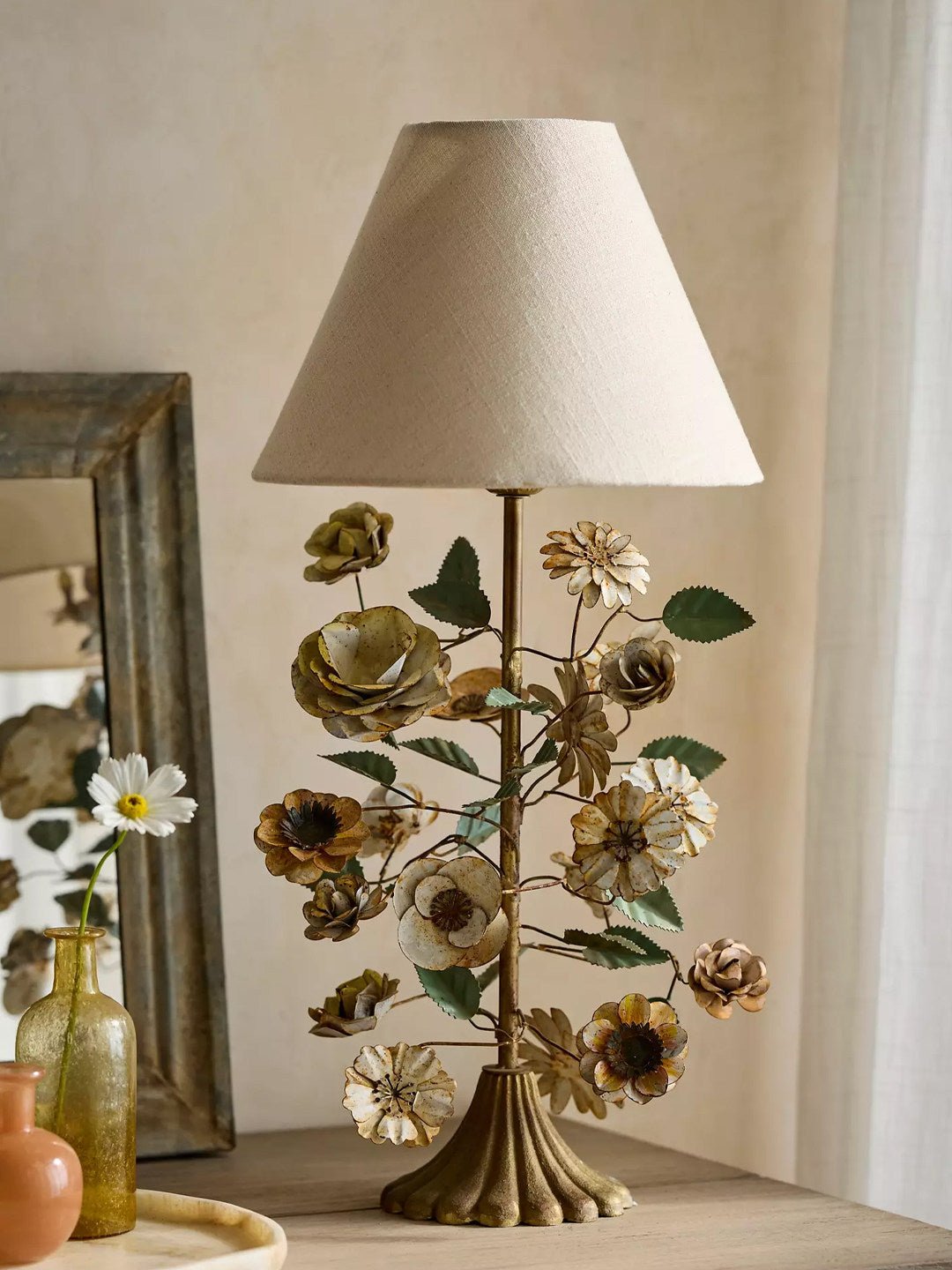Sculpted Metal Floral tafellamp