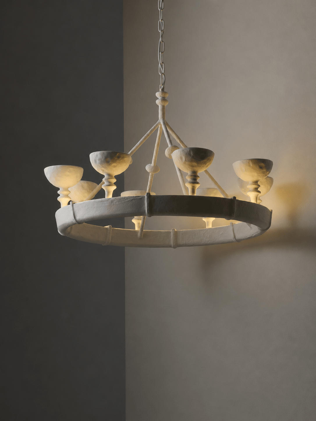 Sculptural kroonluchter van gips