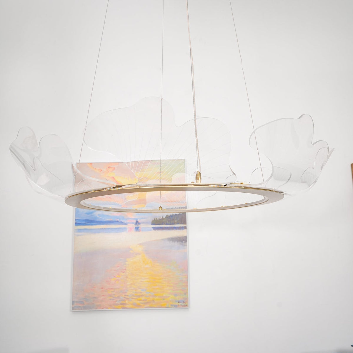 Lucisora hanglamp met mat acryl en bloemblaadring