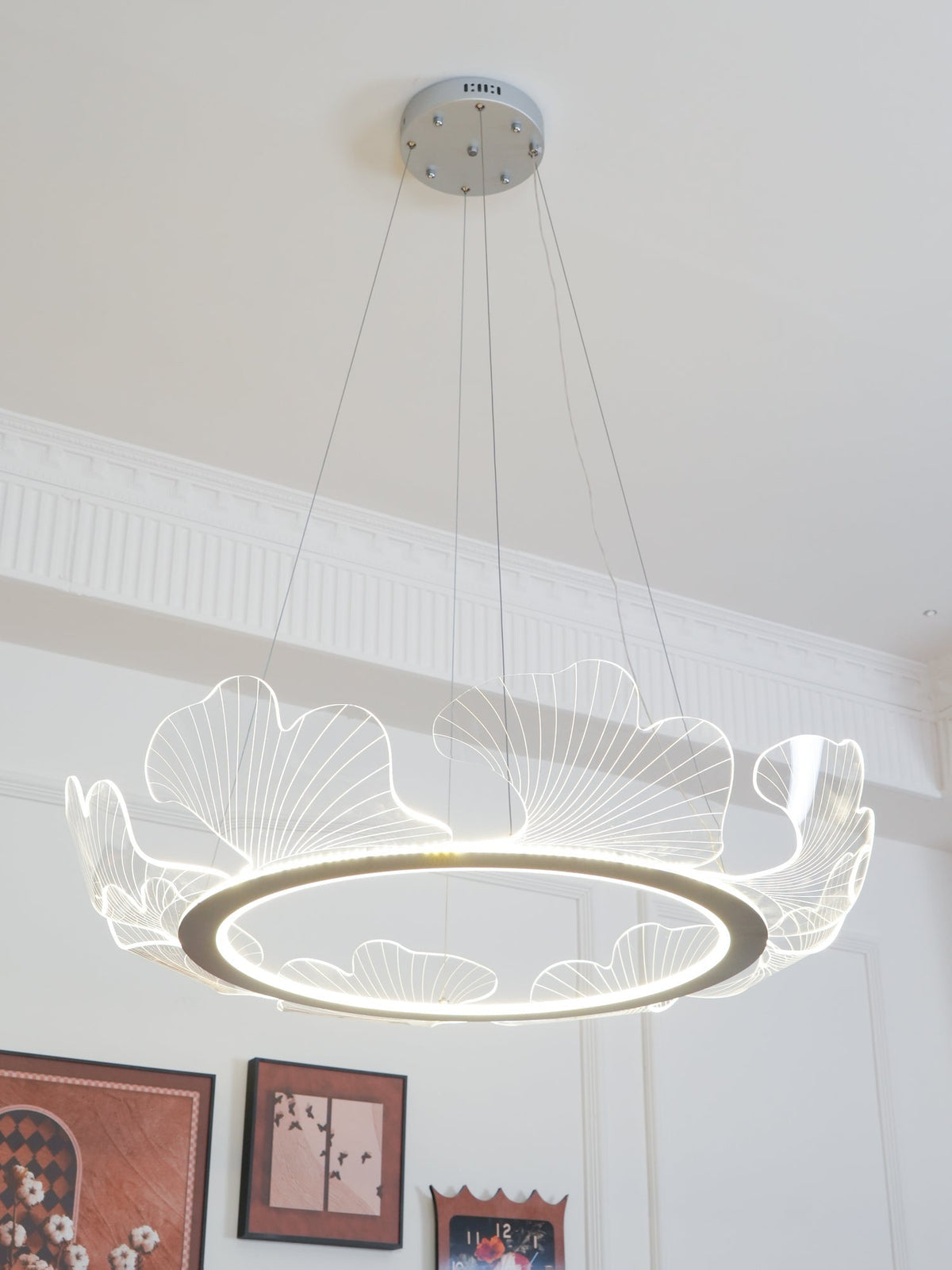 Lucisora hanglamp met mat acryl en bloemblaadring