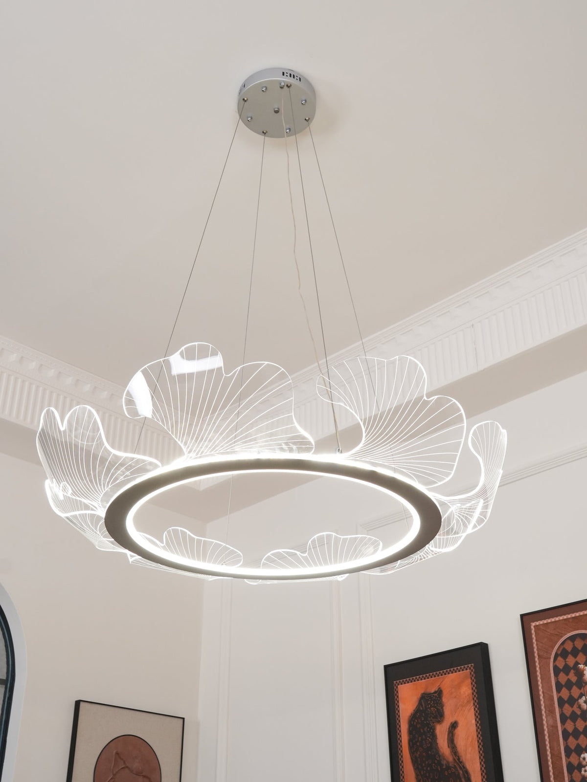Lucisora hanglamp met mat acryl en bloemblaadring