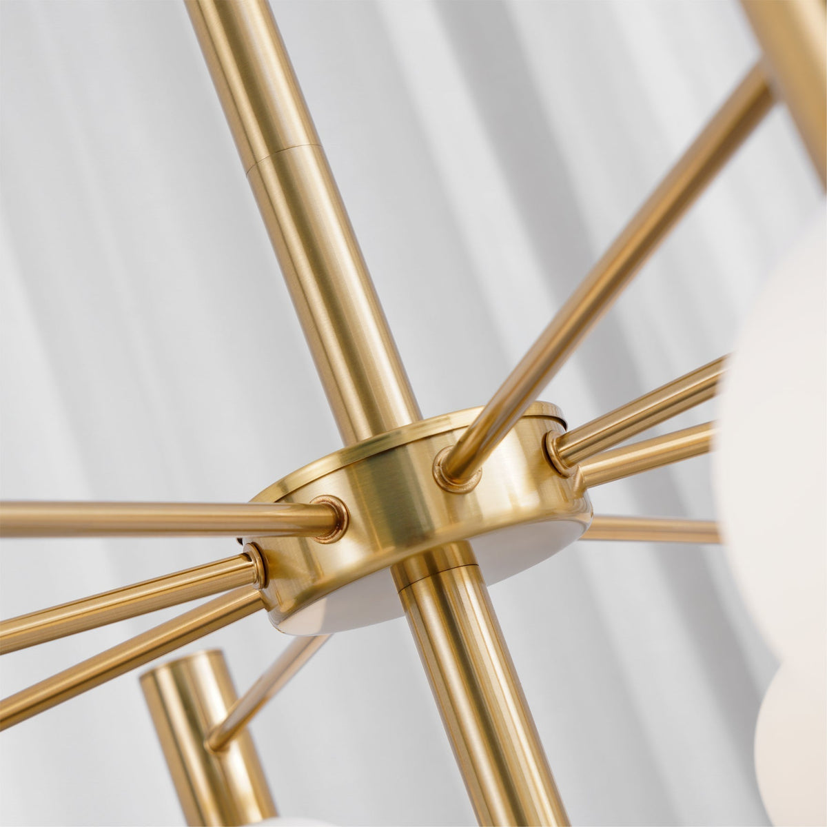 Veloiel Kroonluchter met Glaskogels en Frame Modern met bolvormige kap goudkleurig