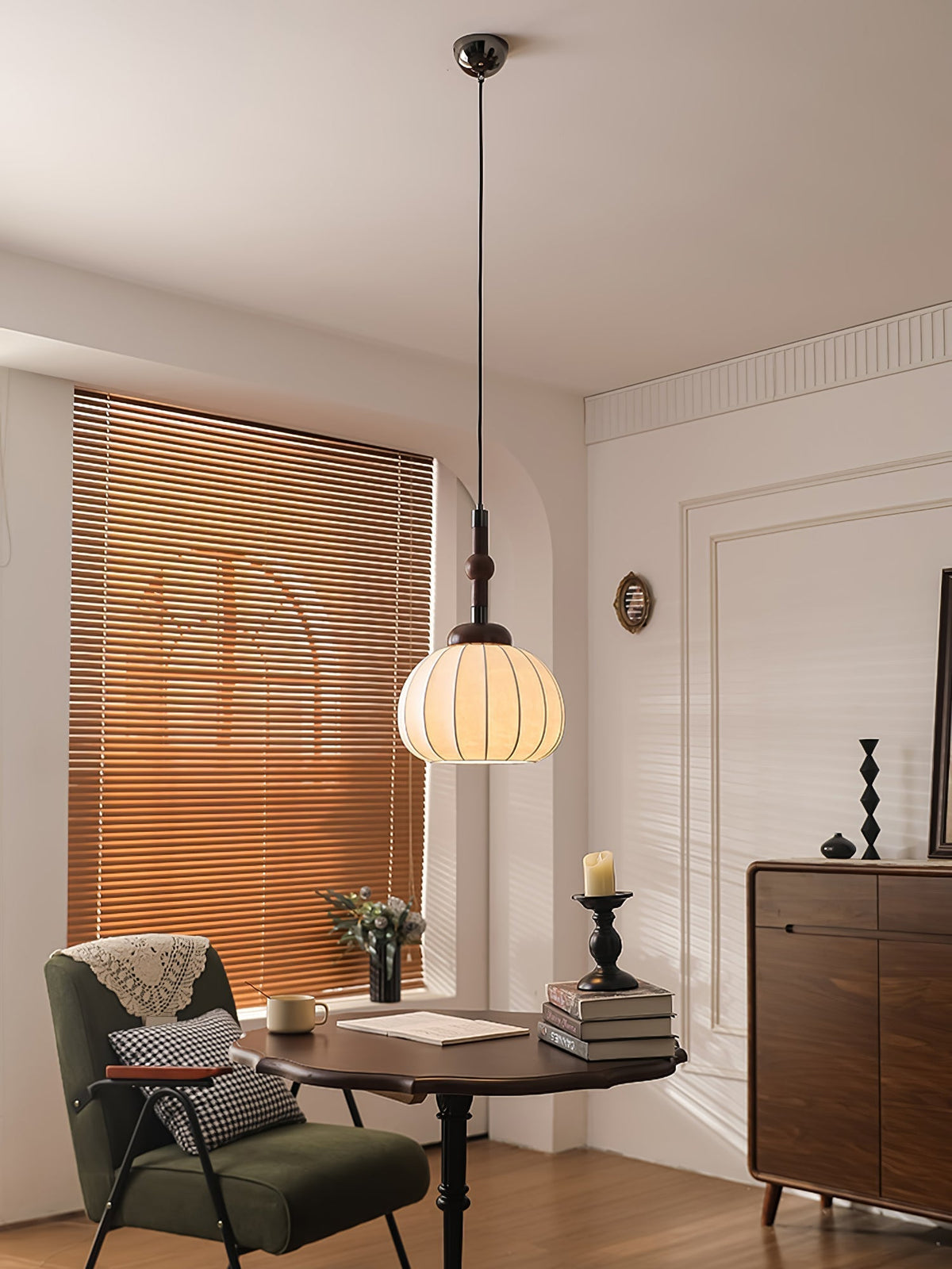 Livenor hanglamp van zijde en hout in Scandinavische stijl