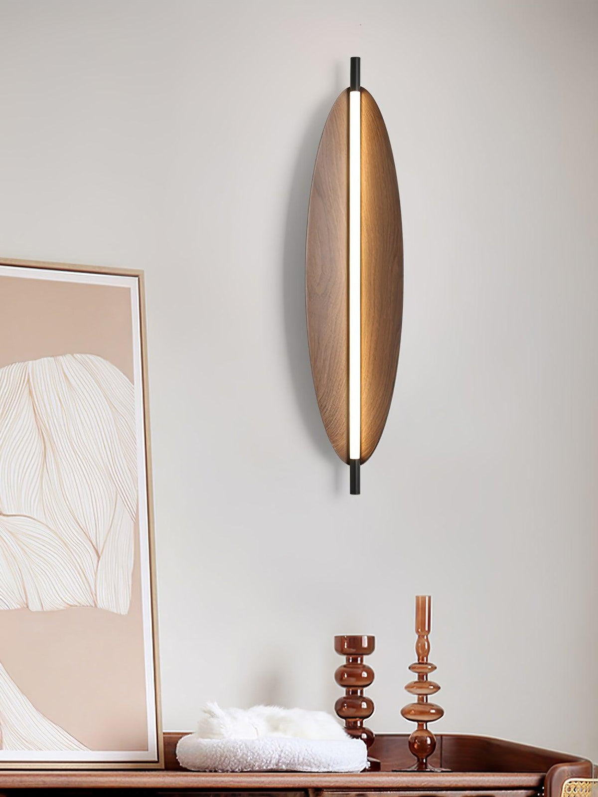 Orsoriel moderne minimalistische strakke wandlamp met walnoothout afwerking