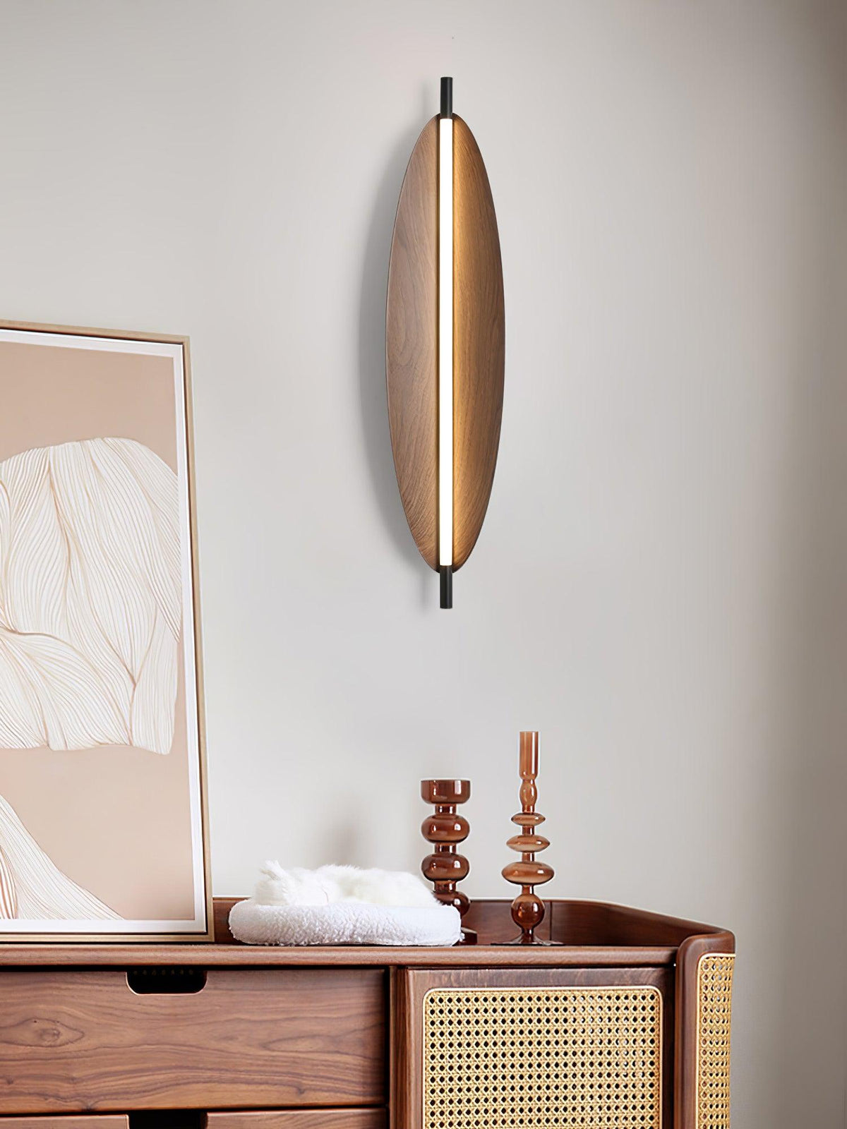 Orsoriel moderne minimalistische strakke wandlamp met walnoothout afwerking