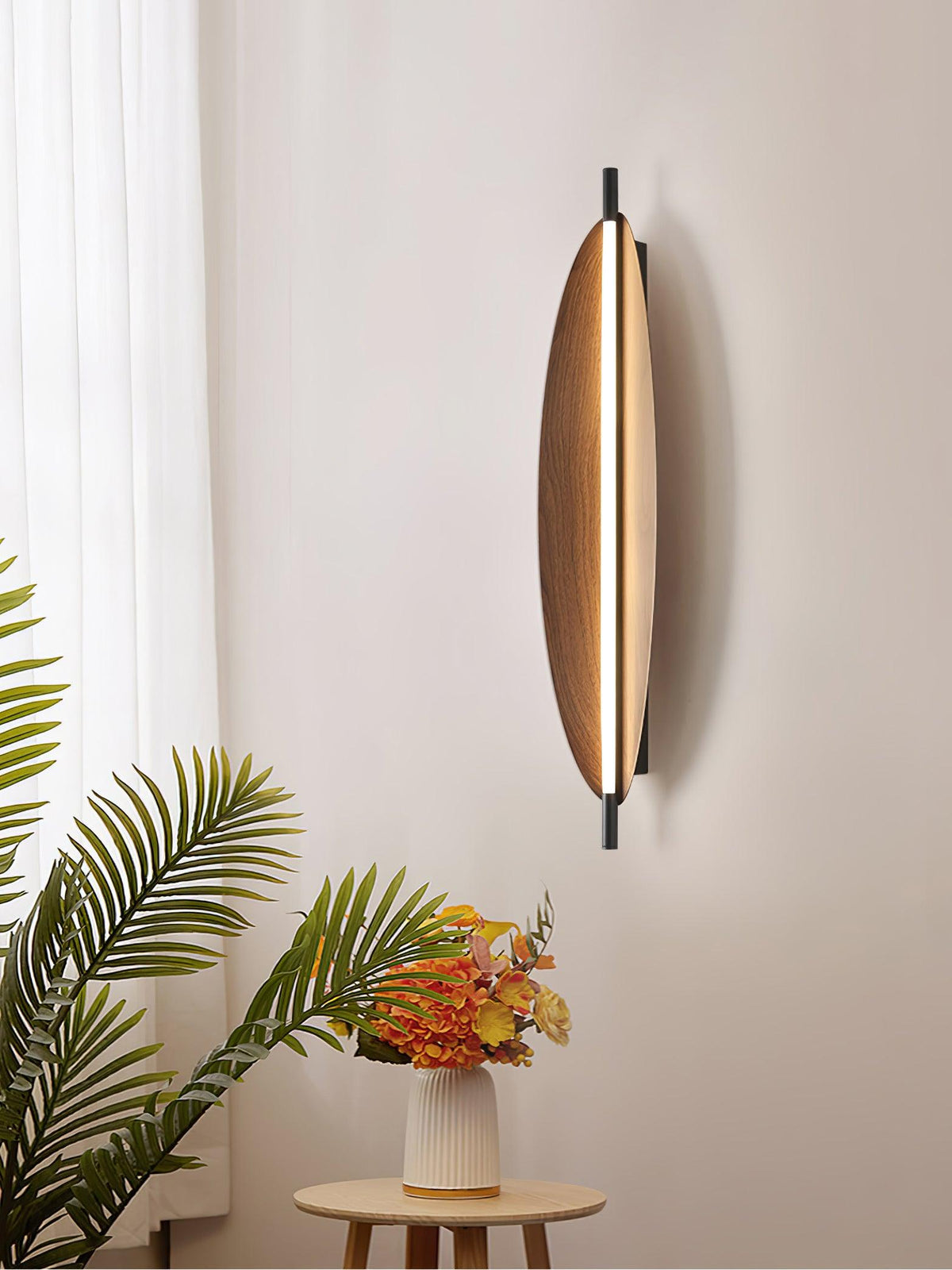 Orsoriel moderne minimalistische strakke wandlamp met walnoothout afwerking