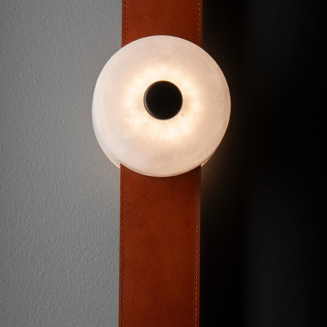 Eirerora wandlamp in albast