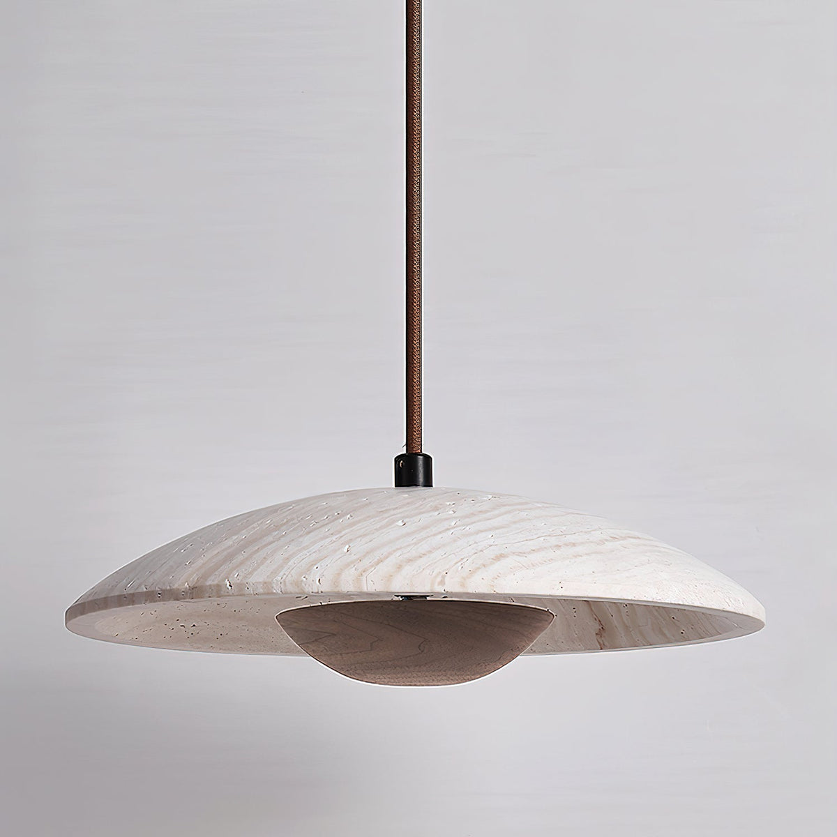 Bax hanglamp met brede rand in geel travertin