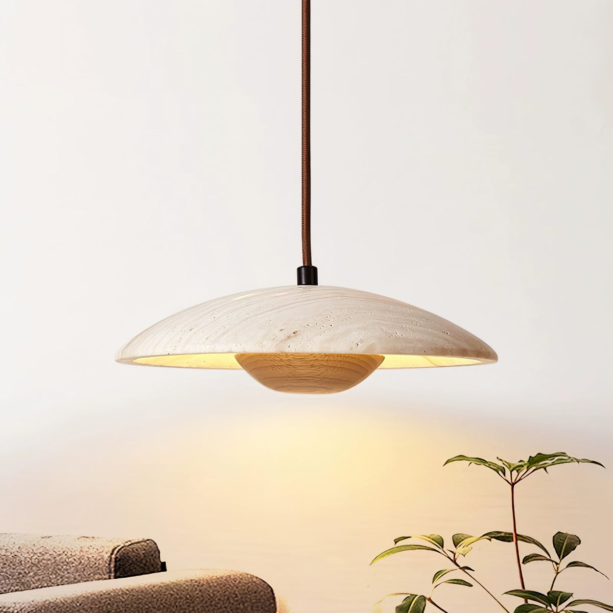 Bax hanglamp met brede rand in geel travertin