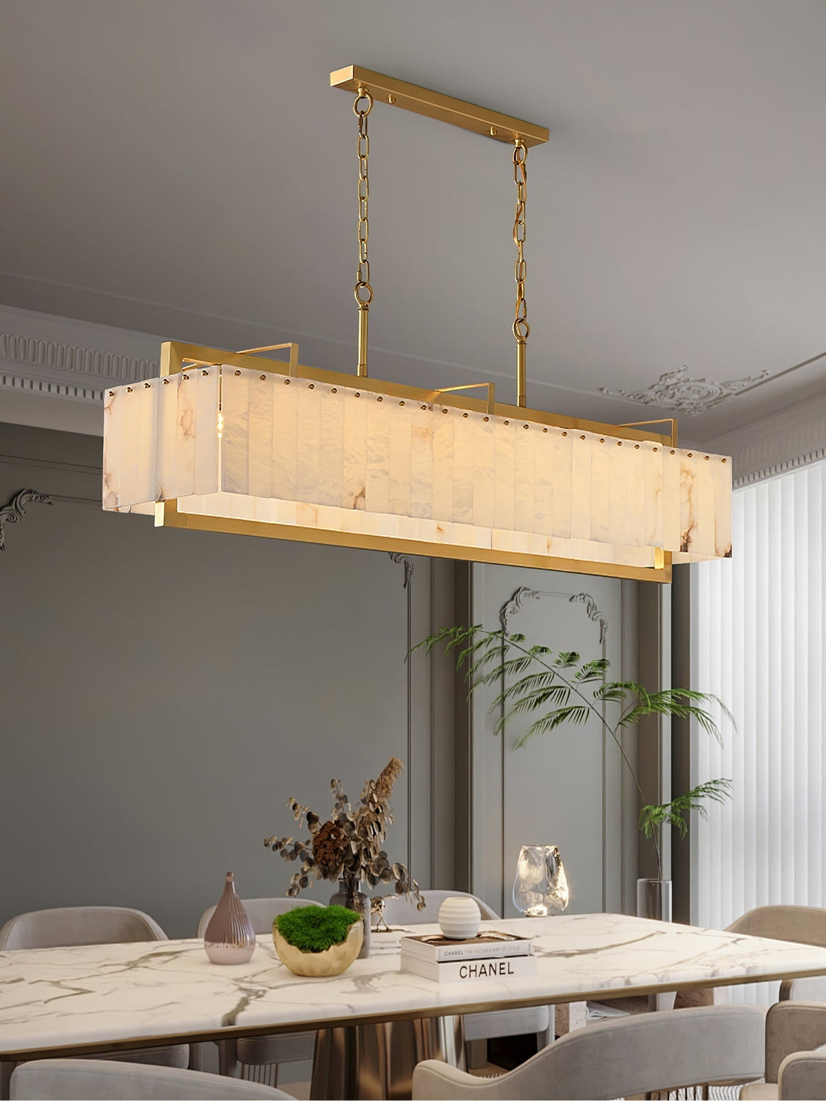 Nivivenne rechthoekige albasten hanglamp met goudkleurige metalen lijst