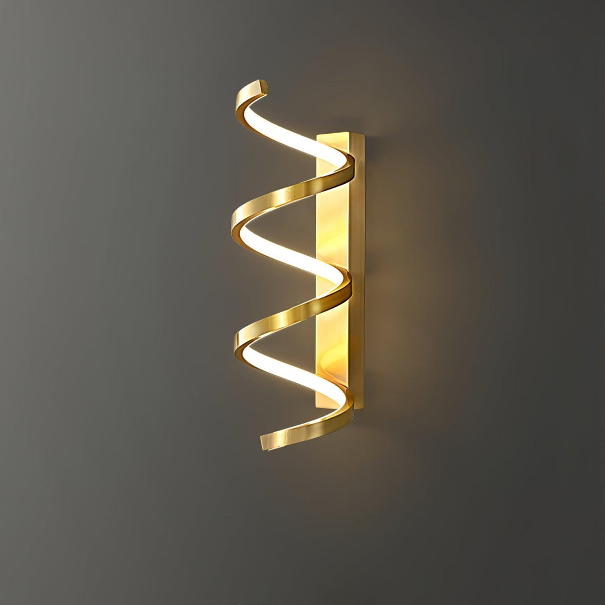 Asilion wandlamp met spiraal in Noordse kunststijl