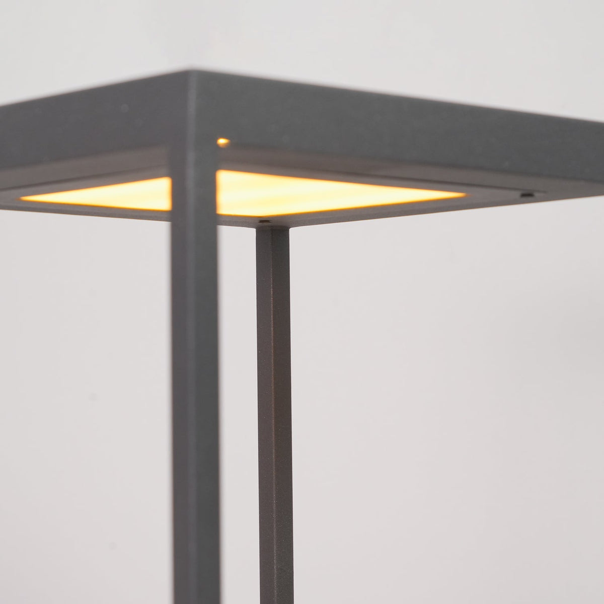 Mina minimalistisch tafellamp