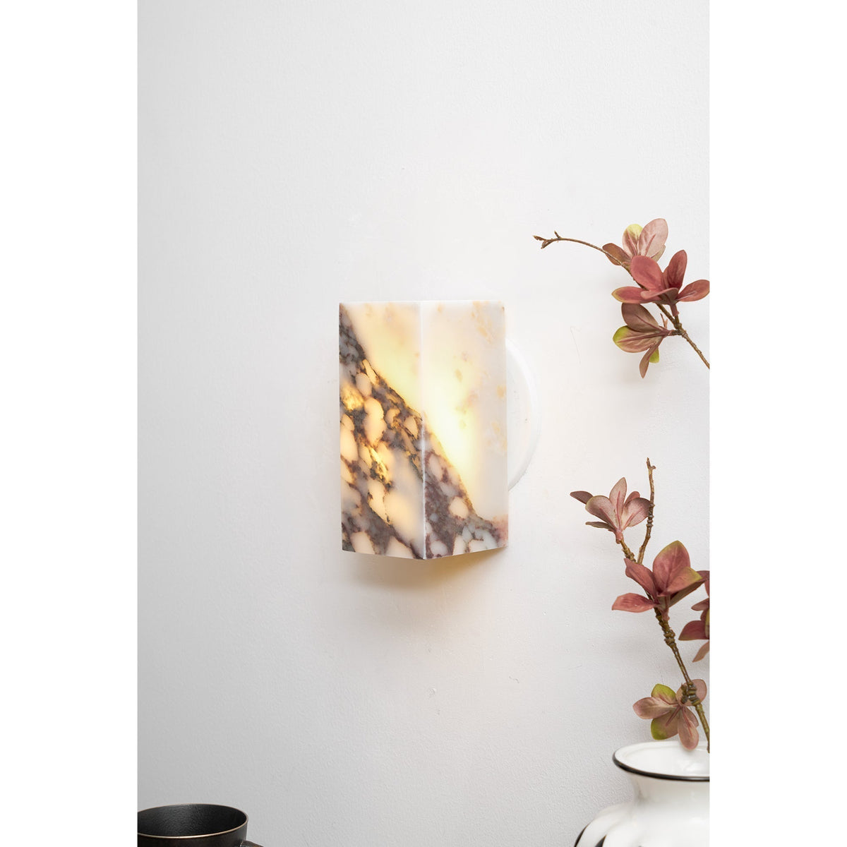 Neranina wandlamp in marmer