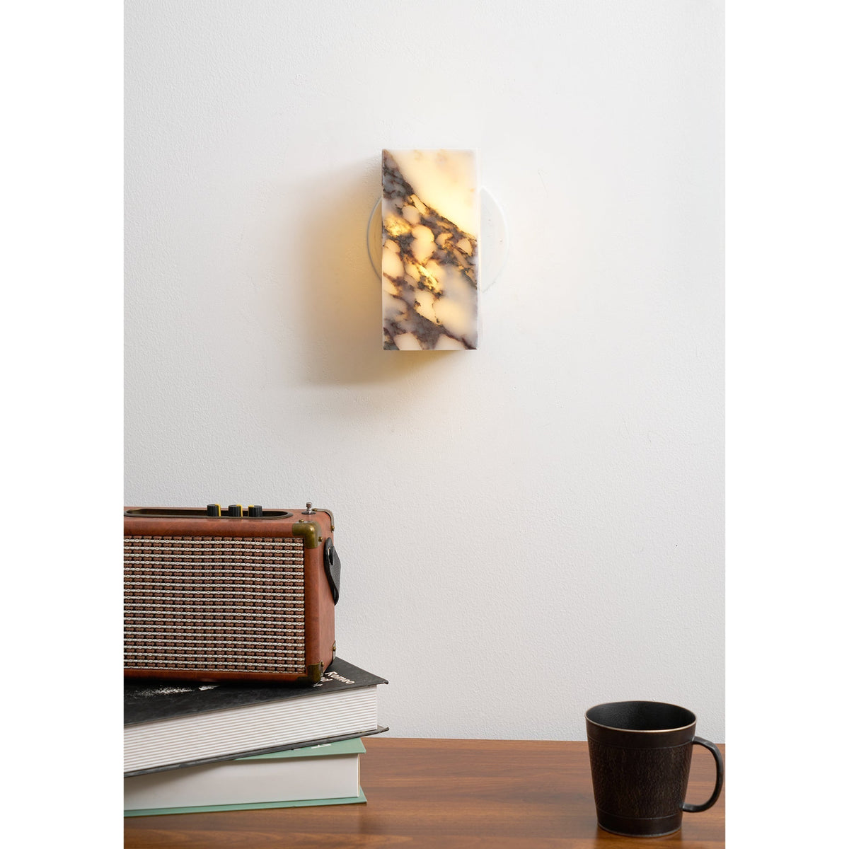Neranina wandlamp in marmer
