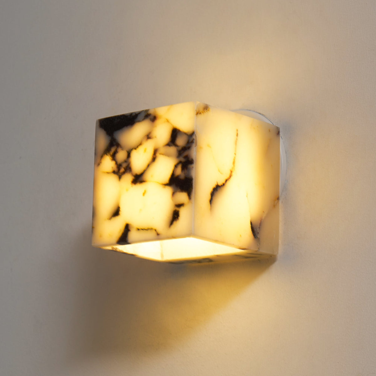 Neranina wandlamp in marmer