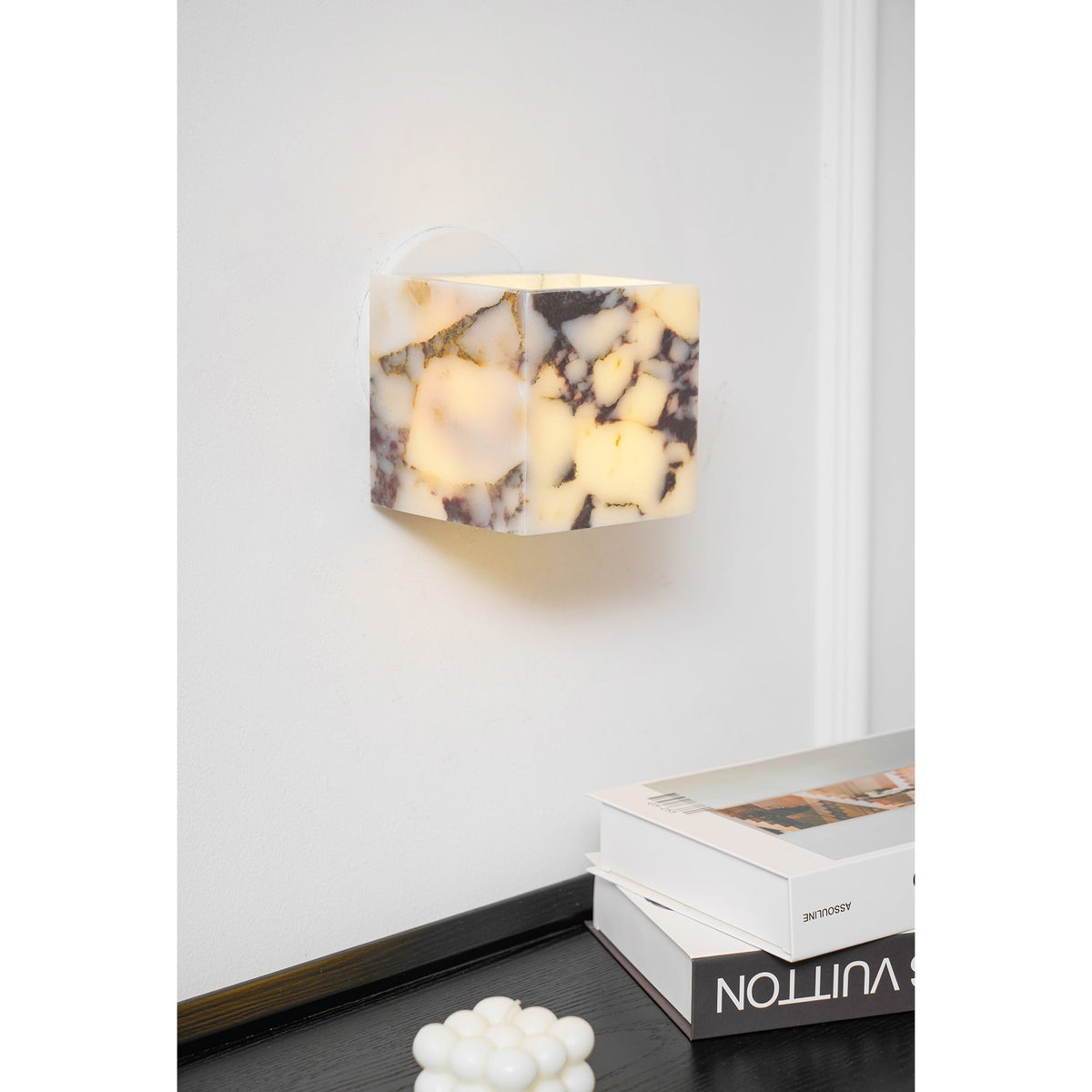 Neranina wandlamp in marmer