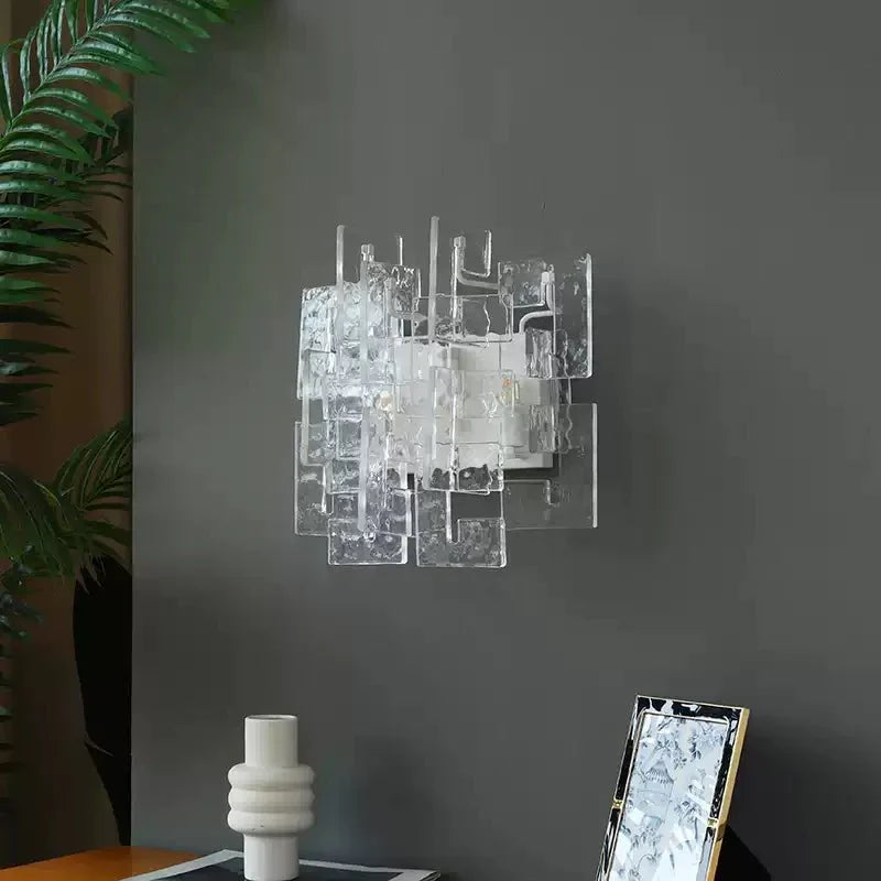 Stacked wandlamp met glazen kap
