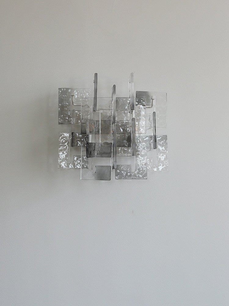 Stacked wandlamp met glazen kap