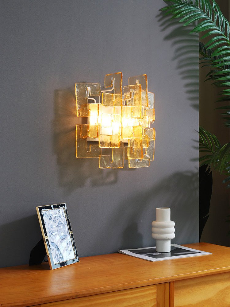 Stacked wandlamp met glazen kap