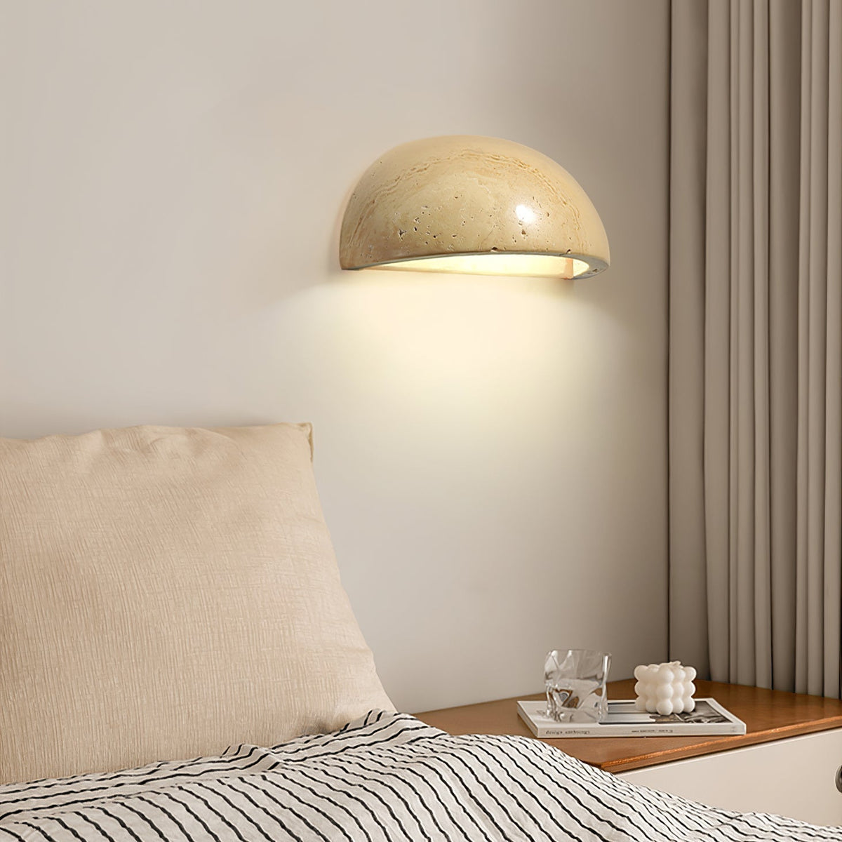 Vethayra Half-koepelvormige travertin wandlamp