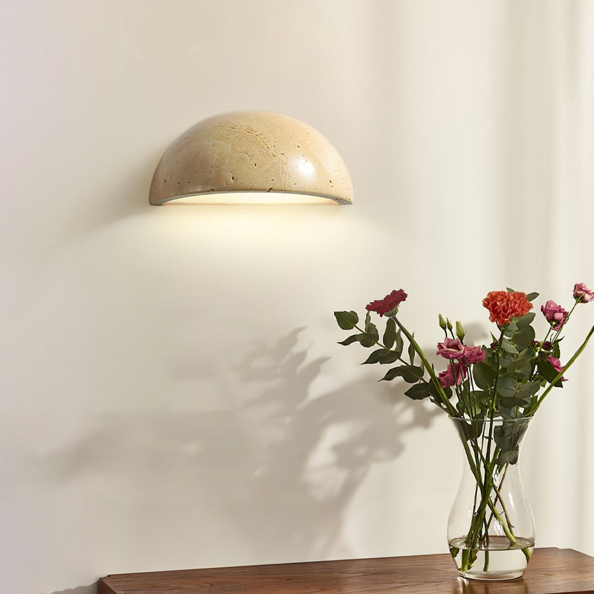 Vethayra Half-koepelvormige travertin wandlamp