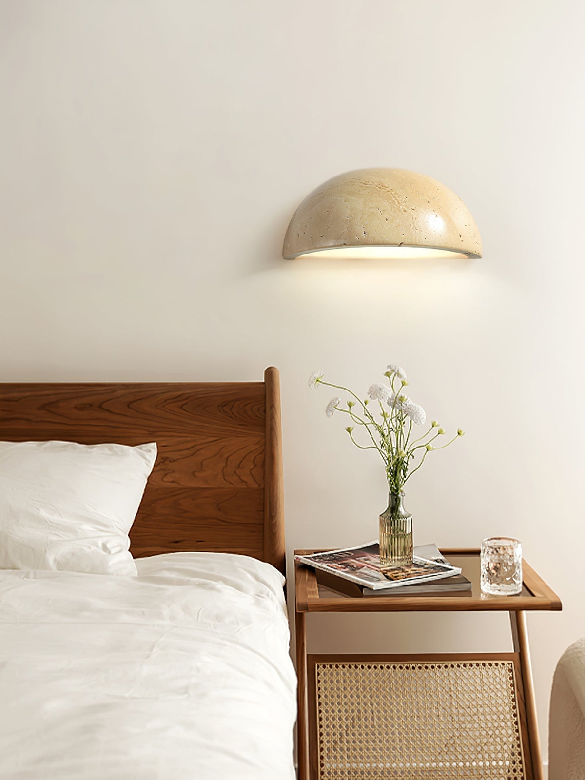 Vethayra Half-koepelvormige travertin wandlamp