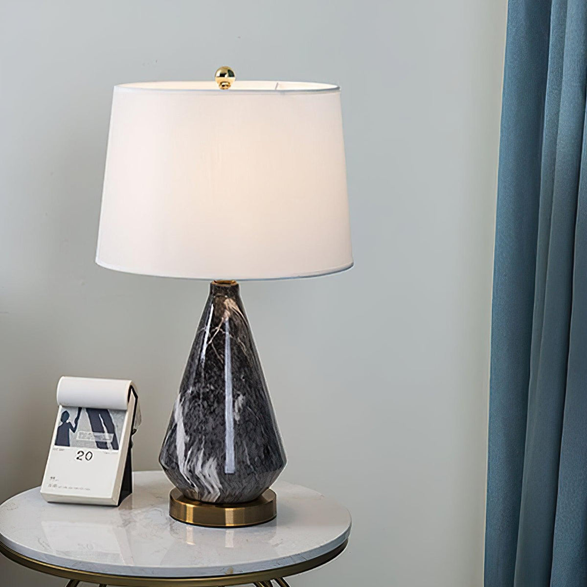 Elysian tafellamp in wit en zwart marmer
