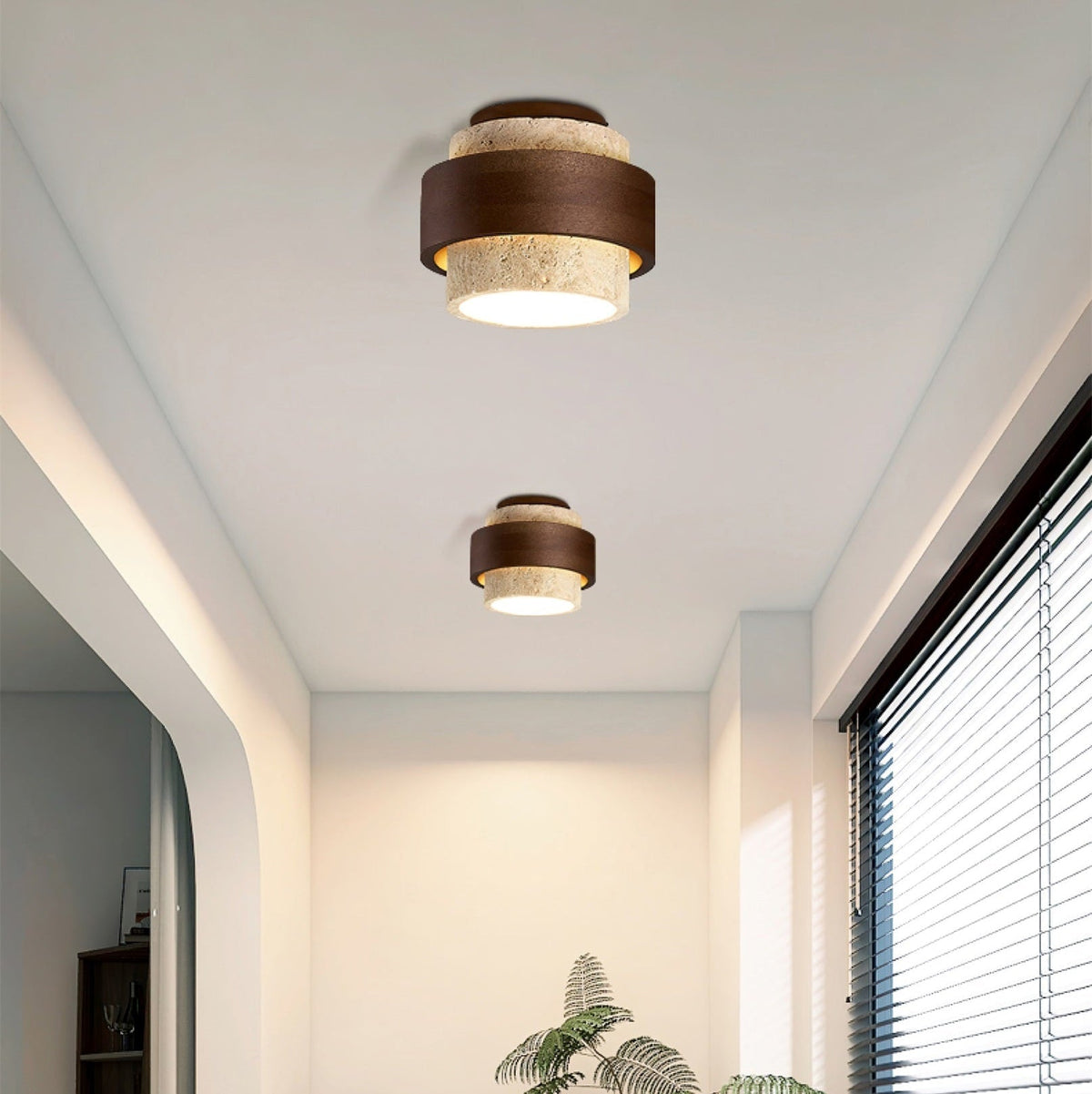 Perra plafondlamp met geconcentreerde ringen van travertin en donker walnoot