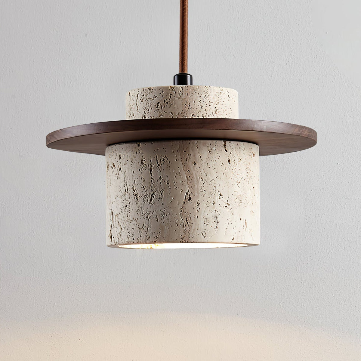 Valerelle hanglamp met cirkelvormige travertin schijf en cilindrische stenen kap