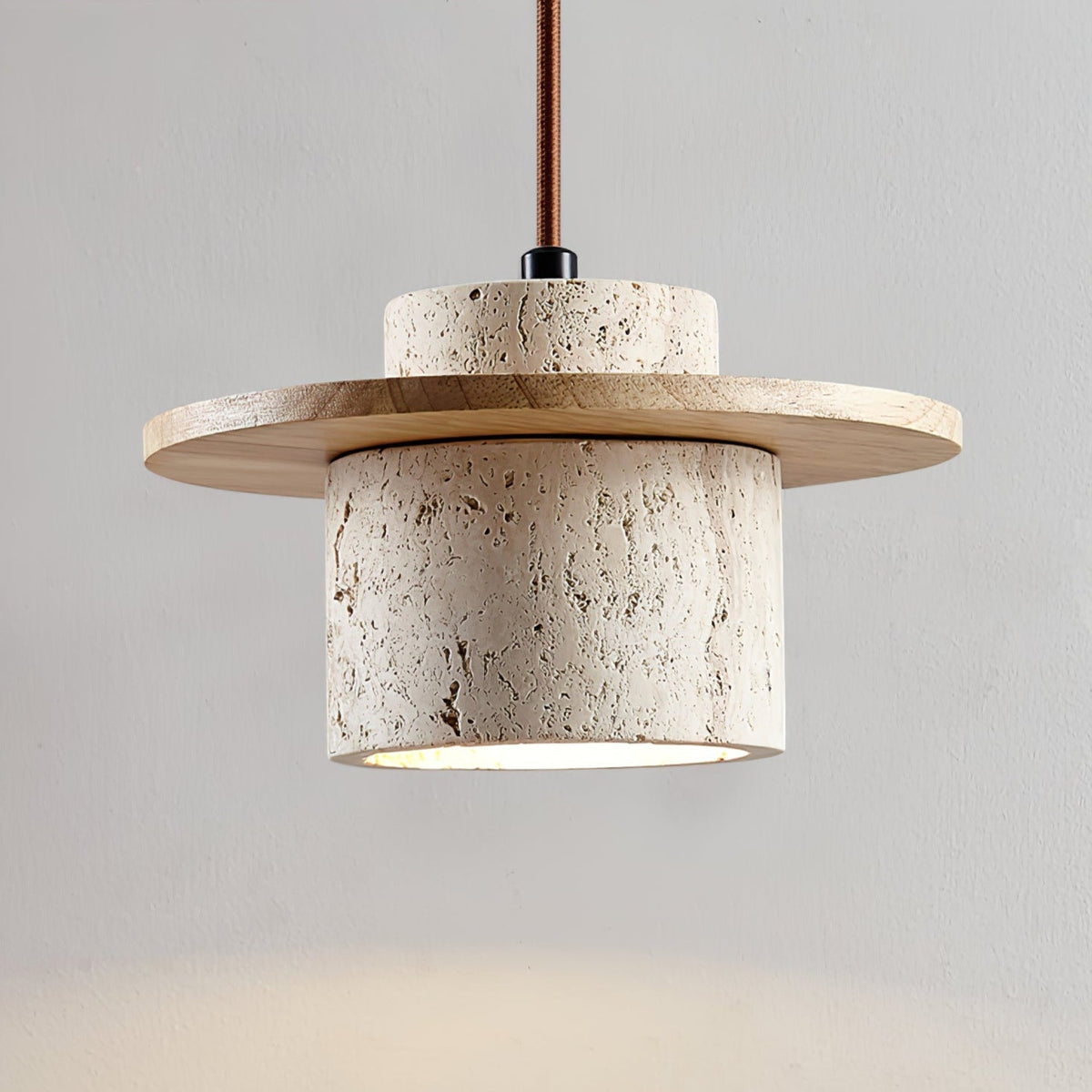 Valerelle hanglamp met cirkelvormige travertin schijf en cilindrische stenen kap