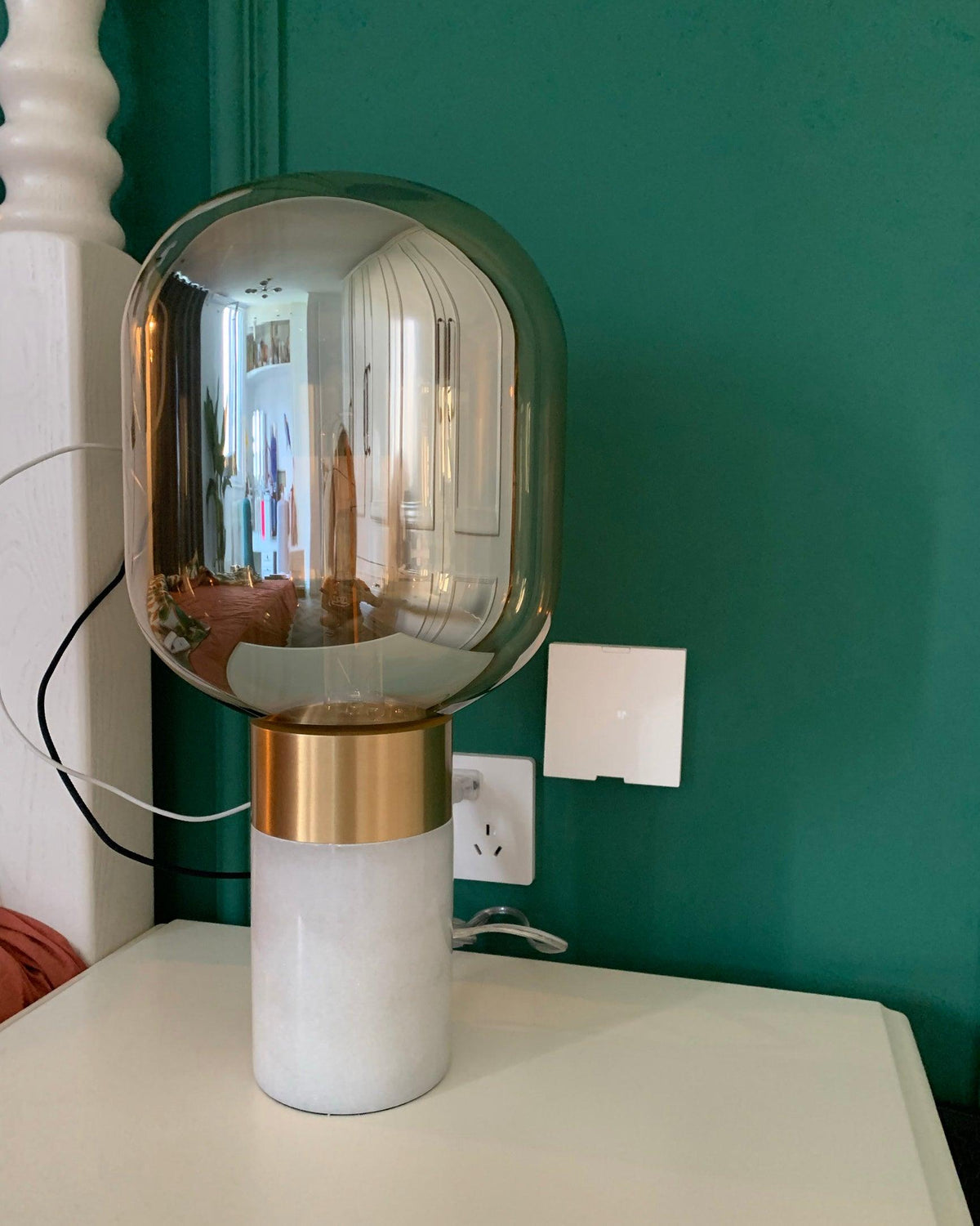 Aurdoren Minimalistische tafellamp met marmeren basis en cognac glas