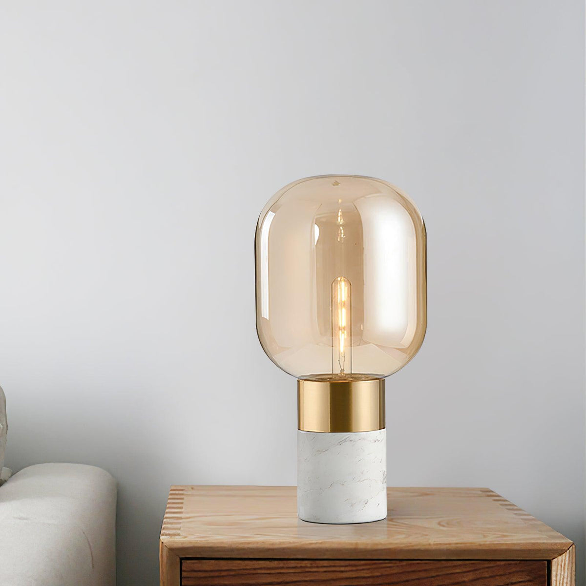 Aurdoren Minimalistische tafellamp met marmeren basis en cognac glas