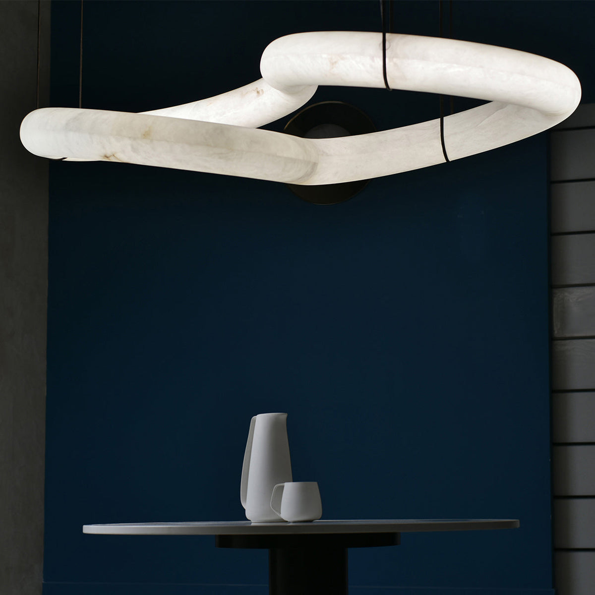 Mithos gebogen albasten hanglamp
