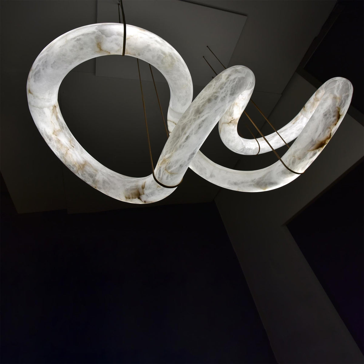 Mithos gebogen albasten hanglamp
