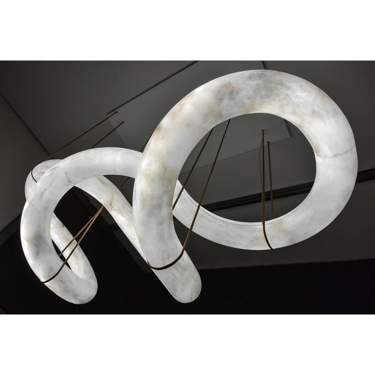 Mithos gebogen albasten hanglamp