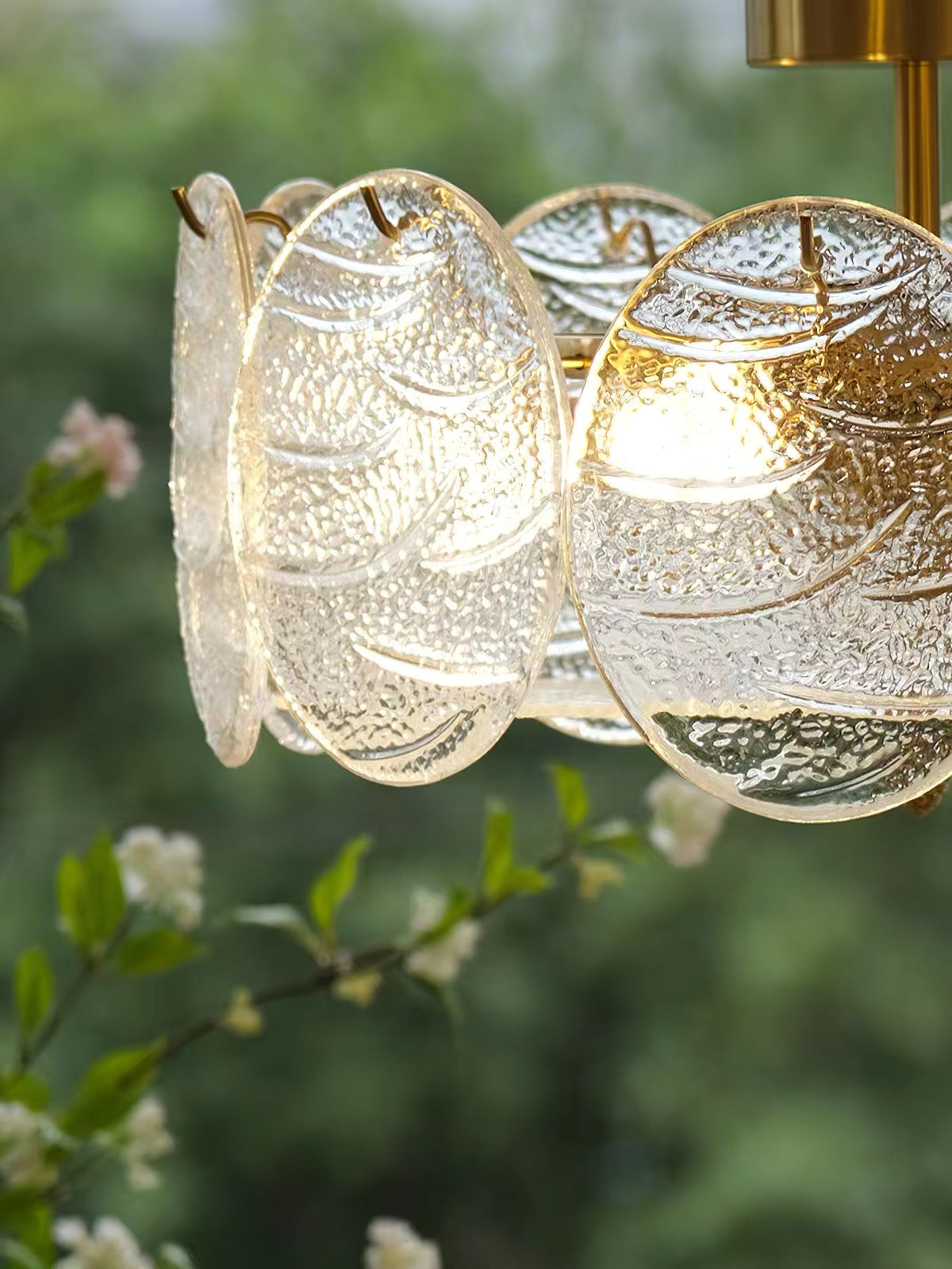Velalaine plafondlamp van glas met afwerking en ribbelglas goudkleurig