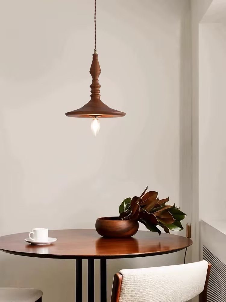 Tessira hanglamp van walnoothout met industriële stijl