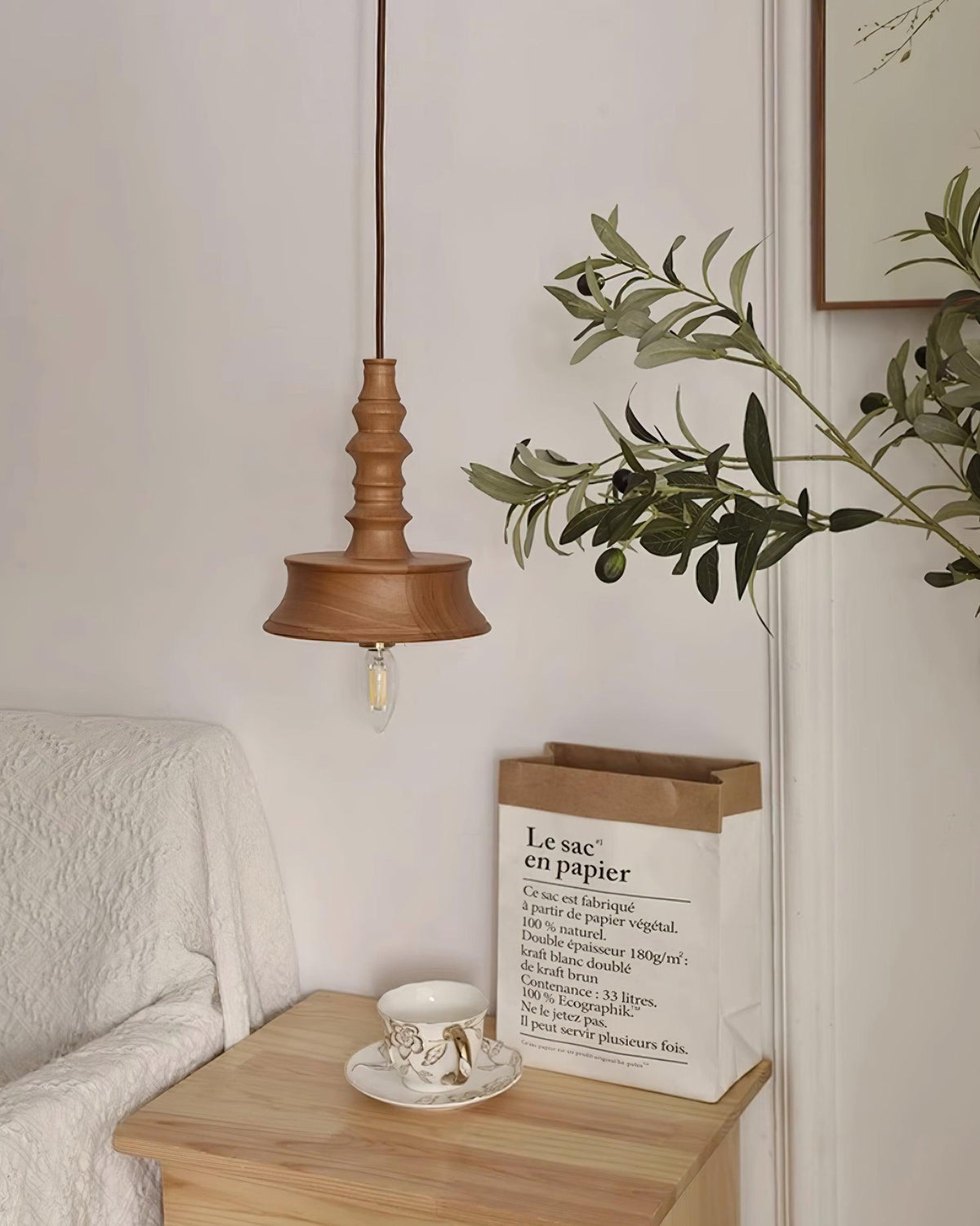Tessira hanglamp van walnoothout met industriële stijl