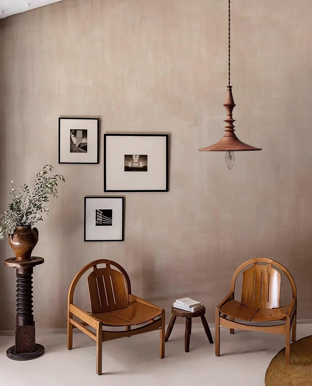 Teriinise hanglamp van walnoothout