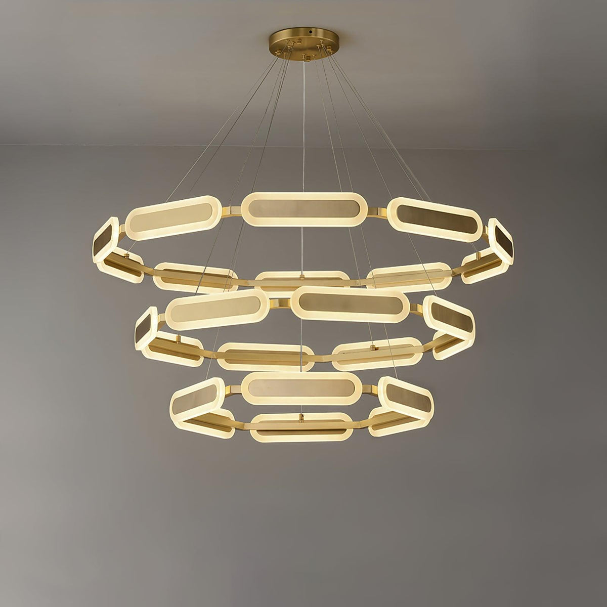 Din kroonluchter met geometrische messing ring