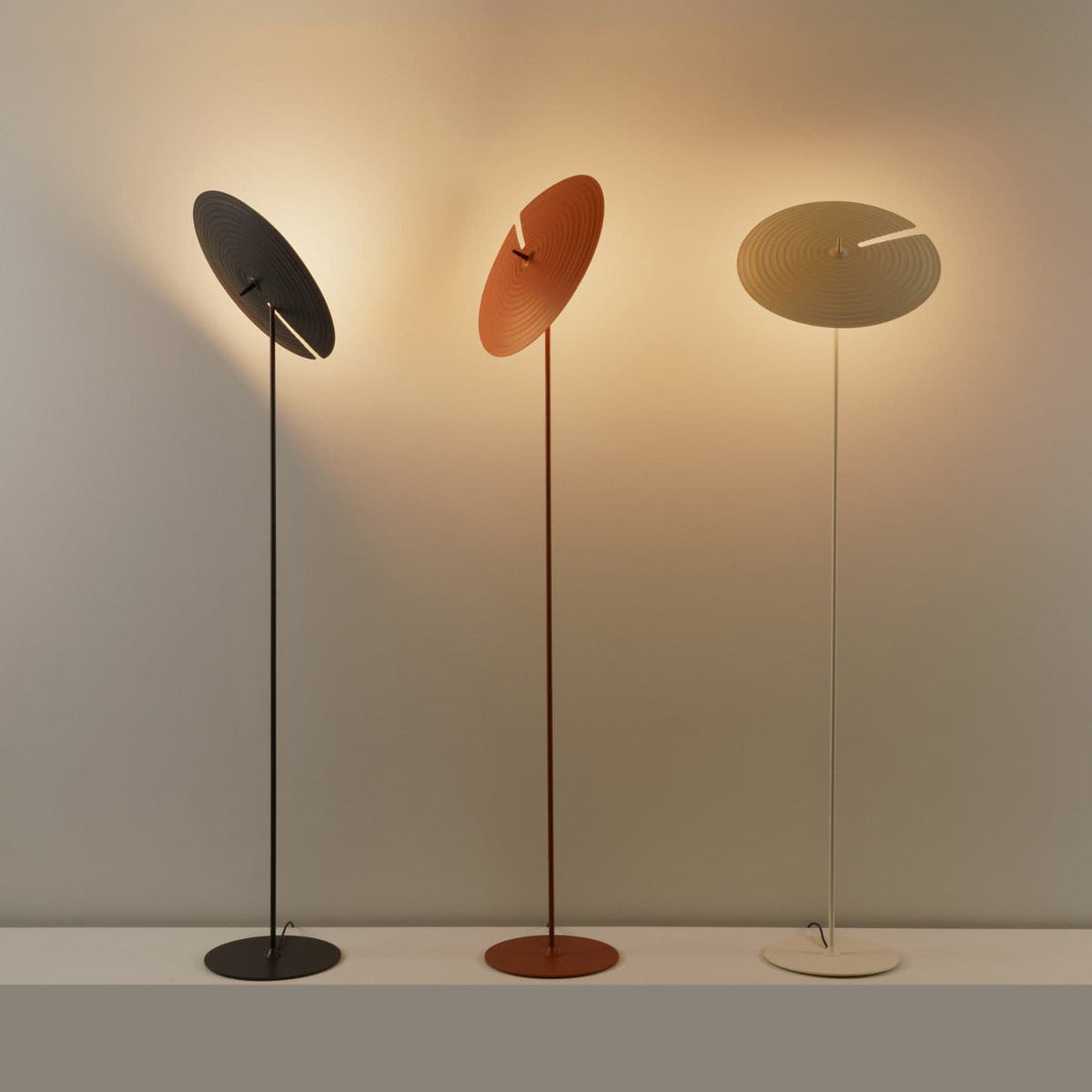Spira moderne vloerlamp van aluminium