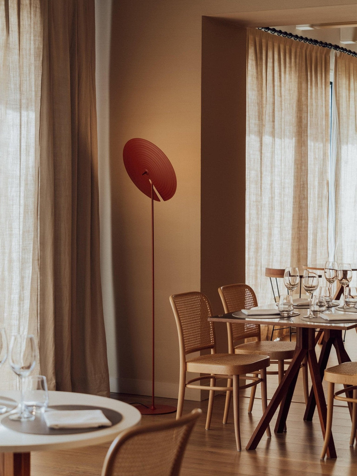 Spira moderne vloerlamp van aluminium