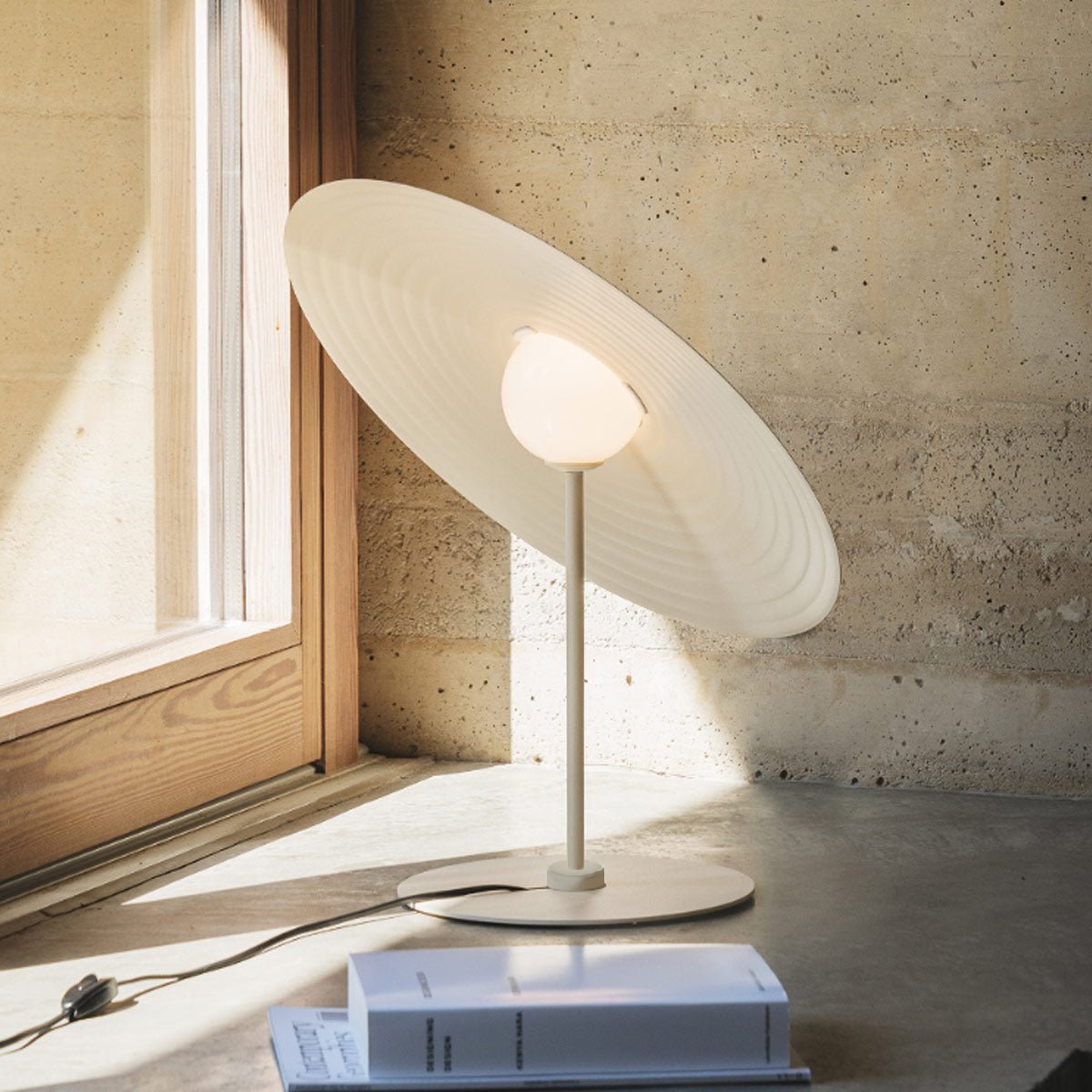 Vortex Moderne tafellamp van aluminium