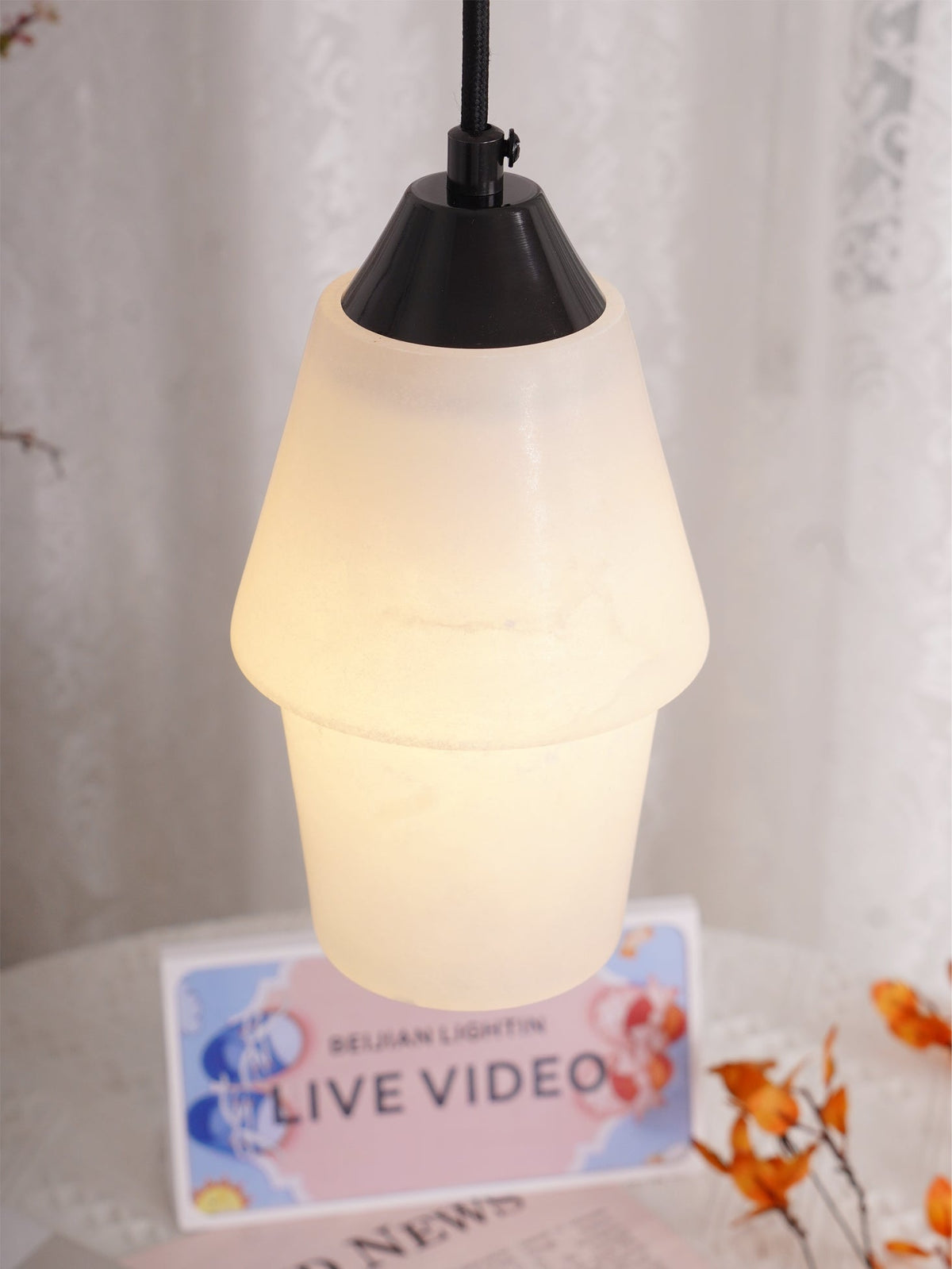 Ostara hanglamp van messing en albast