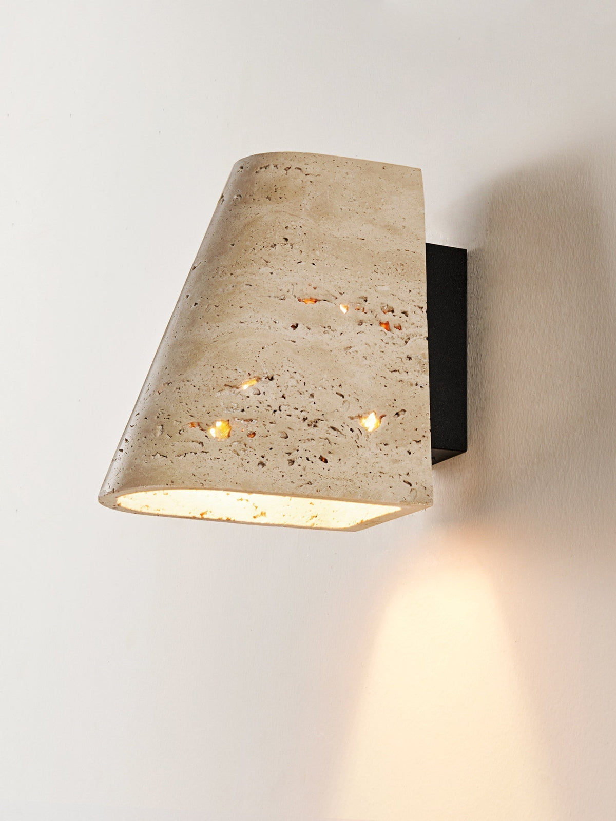 Tavren travertin wandlamp