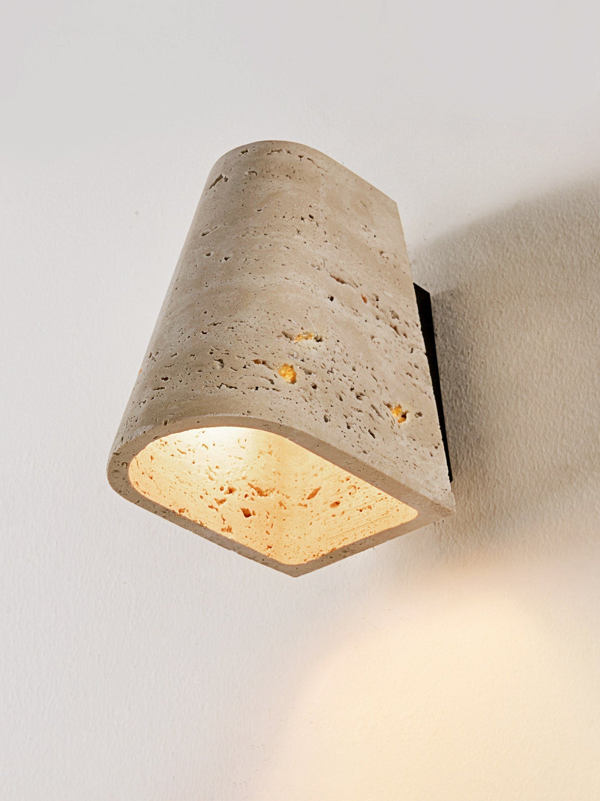 Tavren travertin wandlamp