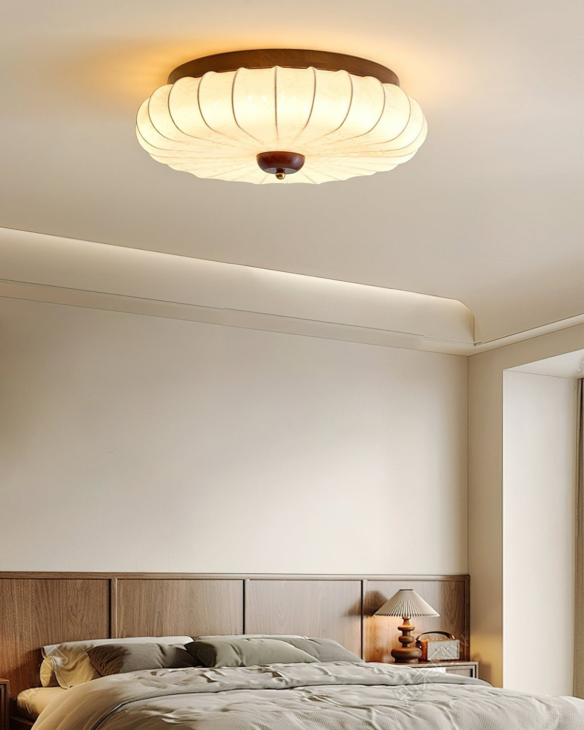 Miroraine vlakke plafondlamp walnootkleurige afwerking beige stoffen kap