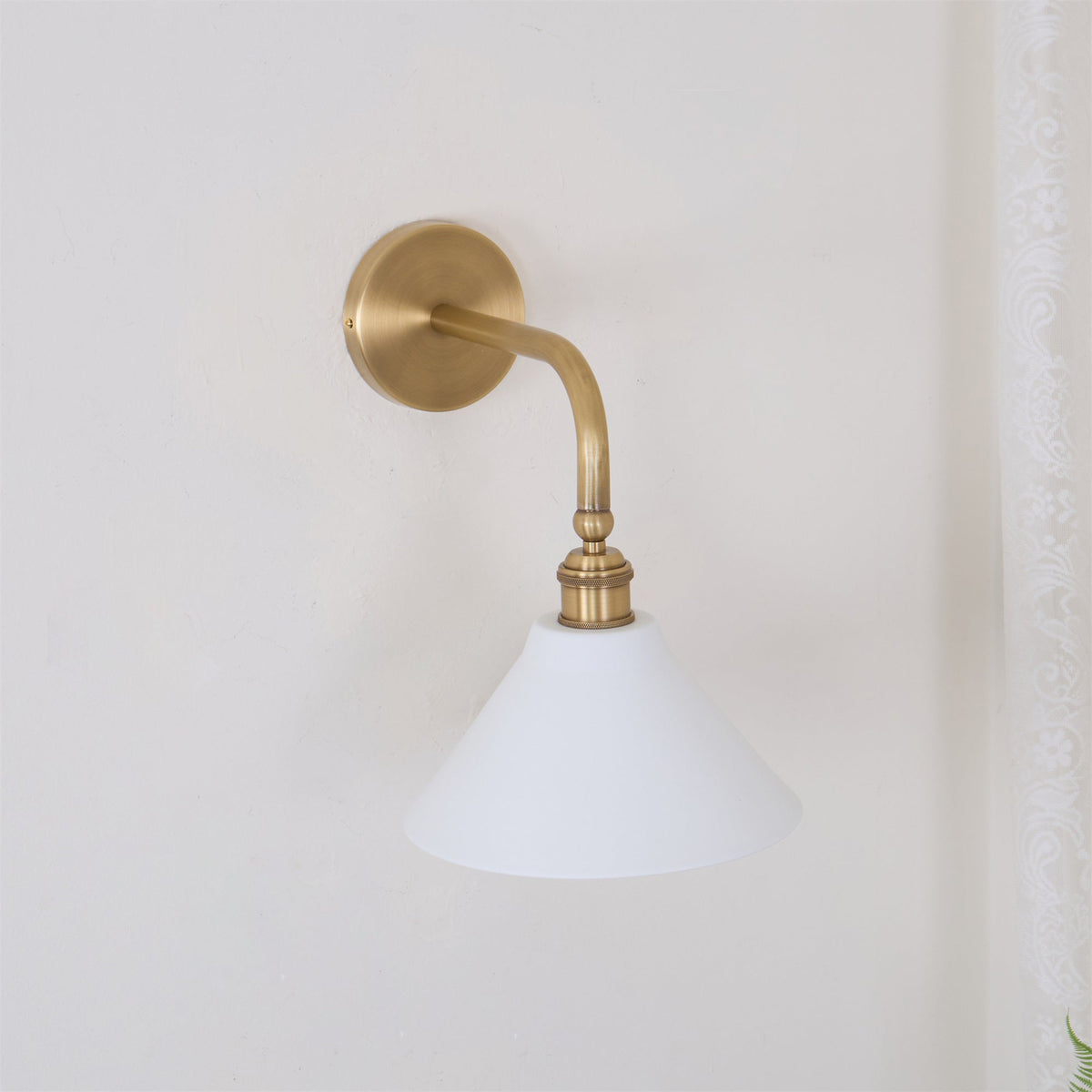 Zaya Minimalistische wandlamp van metaal