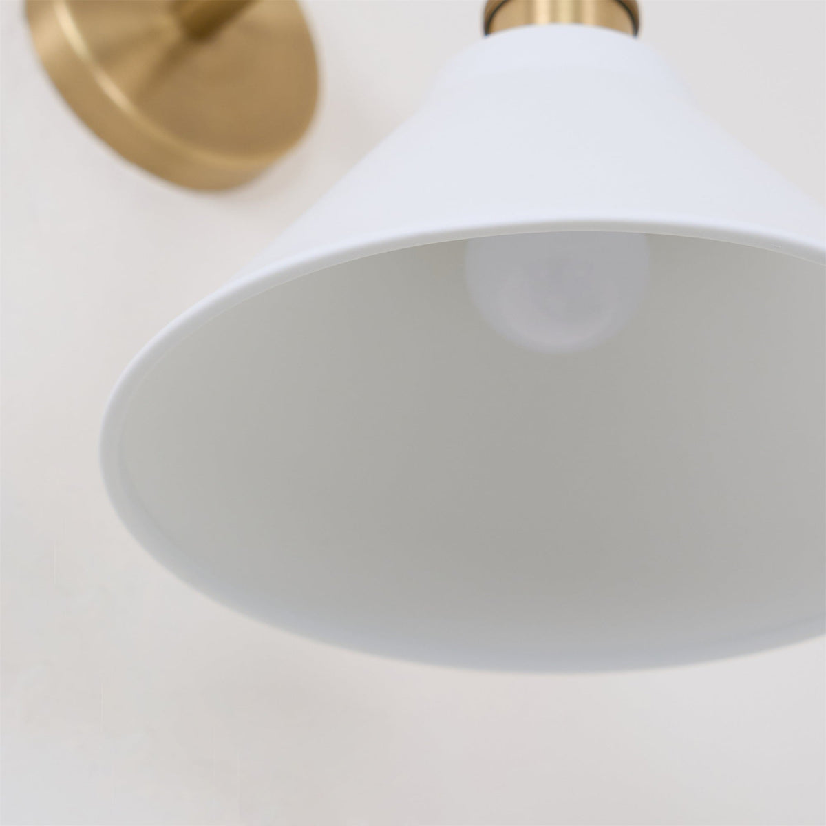 Zaya Minimalistische wandlamp van metaal